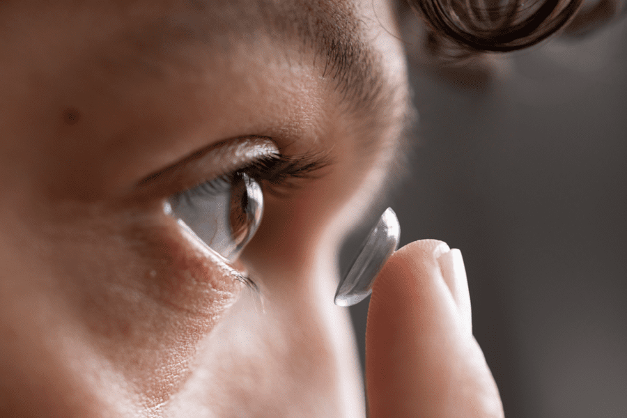 How to take care of contact lenses the right way